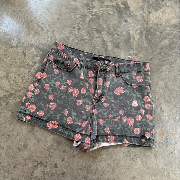 Black Floral Denim Shorts - Picture 1 of 4